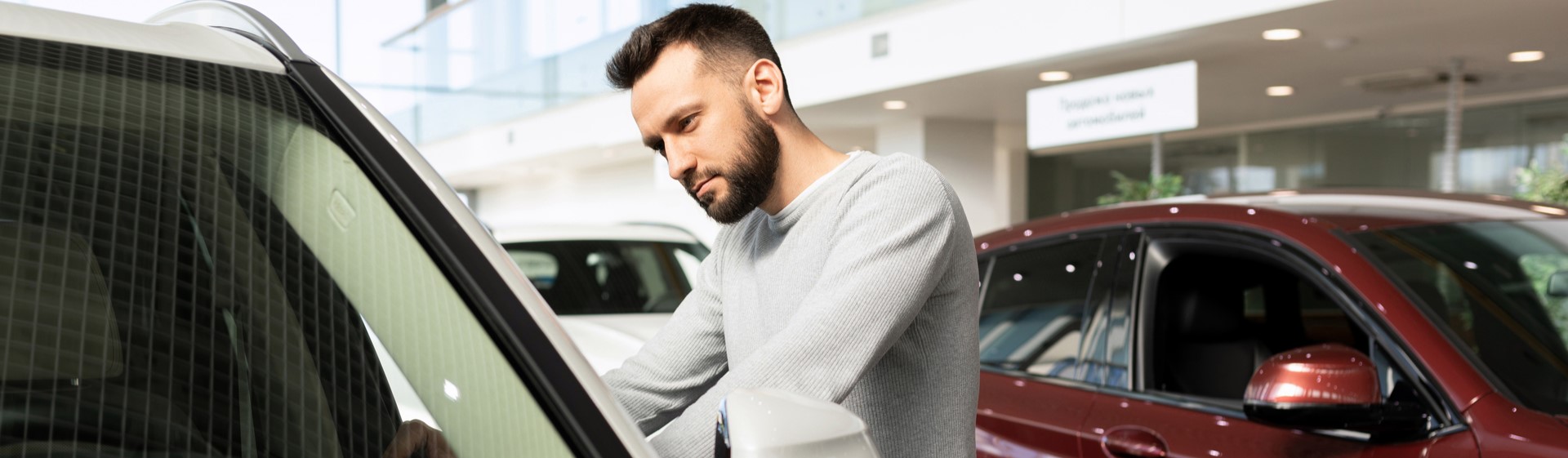 Auto ettevõtte nimele või kasutada isiklikku autot – see on valik, mida väikeettevõtja peab tegema, kui tööülesannete täitmiseks on vaja autot. Mõlemal valikul 